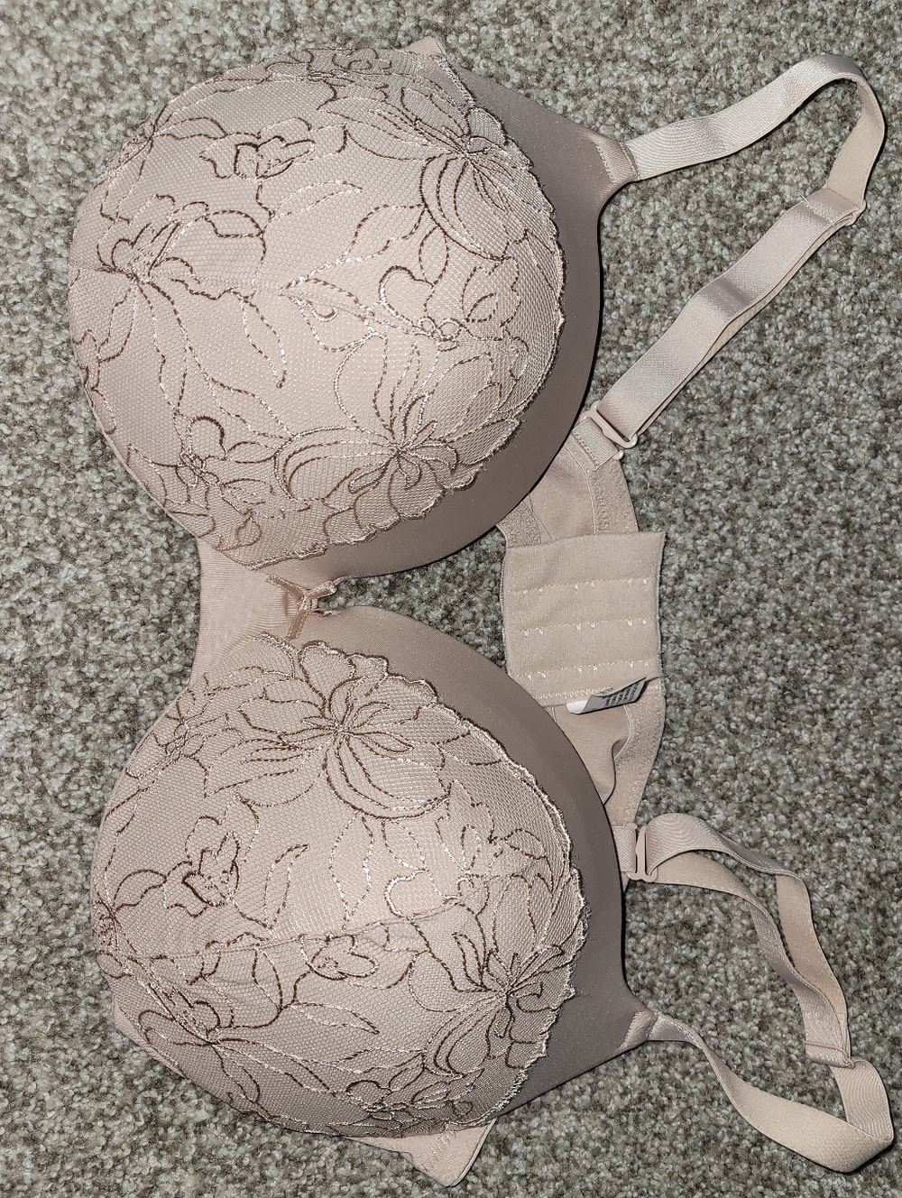 NWOT, New, Unworn Maidenform Cream Push Up Bra, Size 40DD